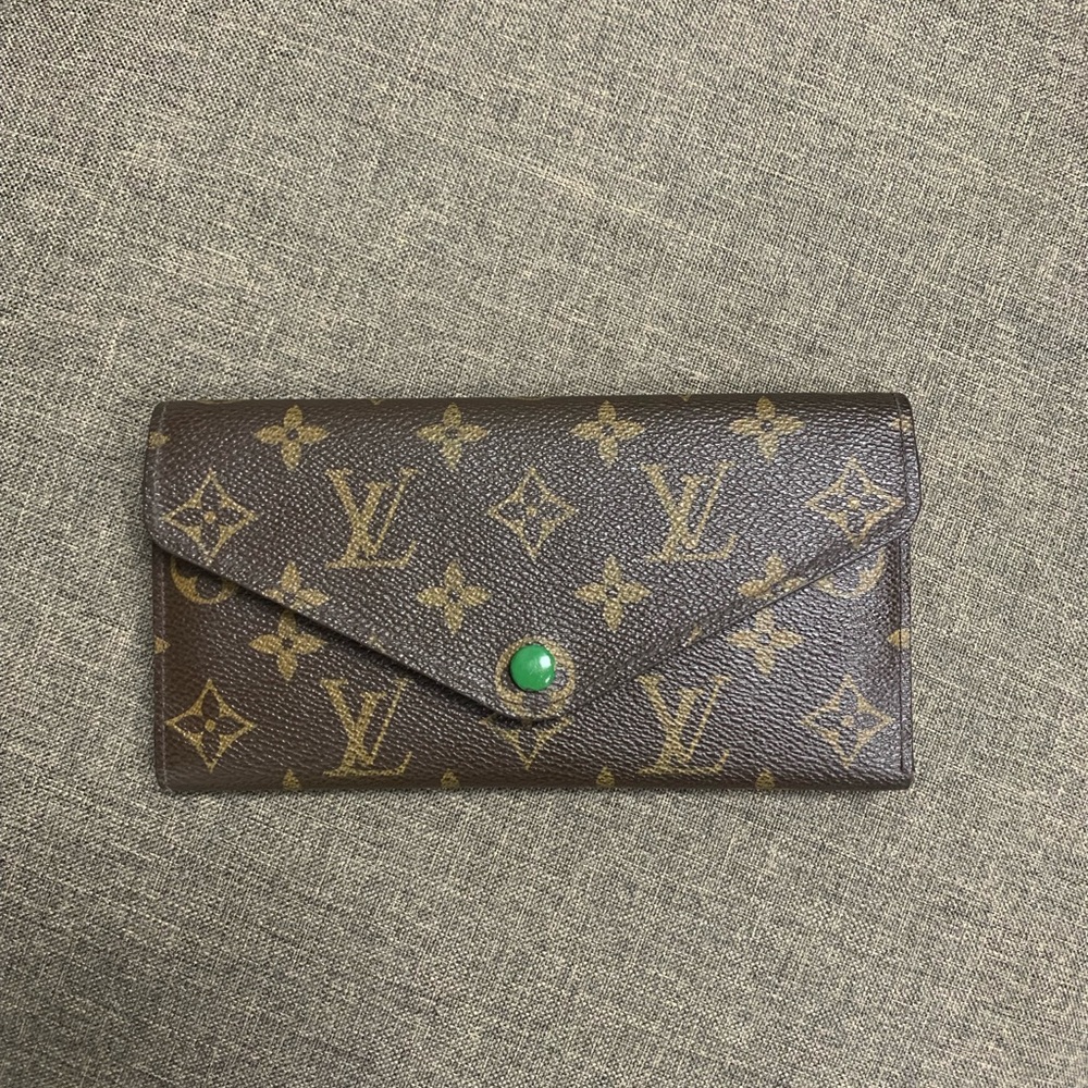 Sarah Louis Vuitton wallet flap Kelly green